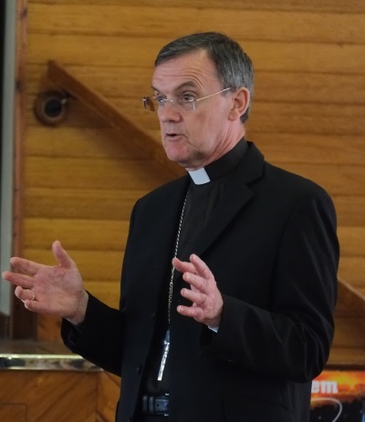 Bishop_JohnExplainingrEV Bishop_JohnExplainingrEV